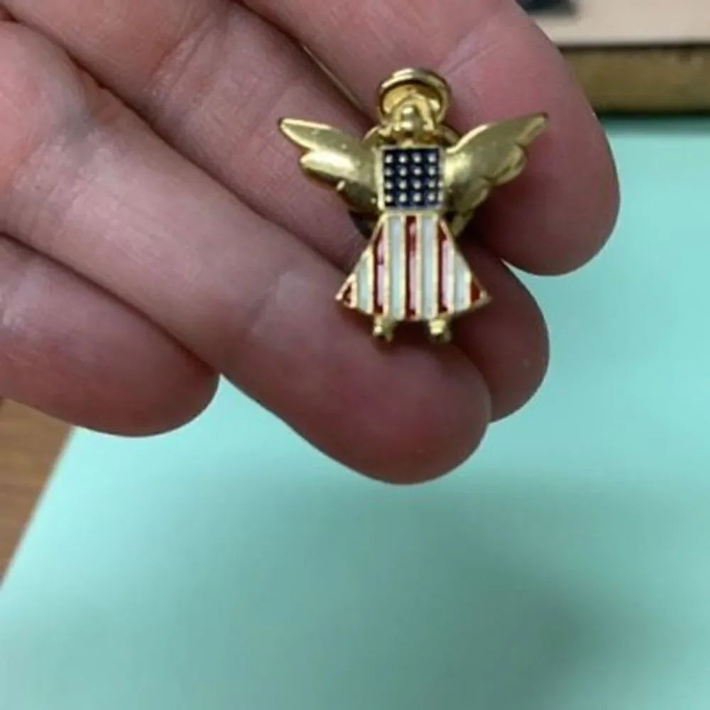 Gold Tone American Flag USA Angel Pin